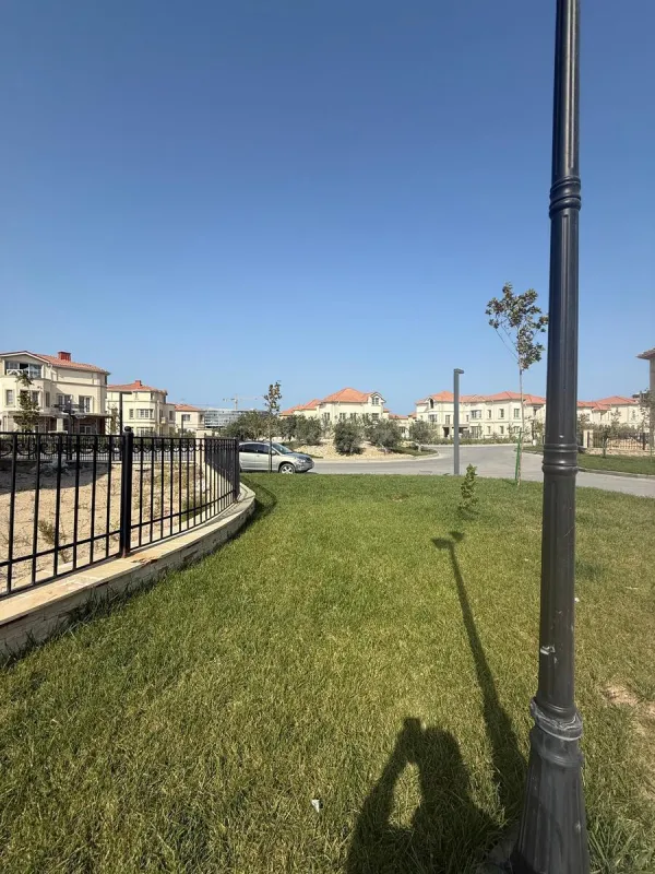 Satılır 8 otaqlı həyət evi 390 m²