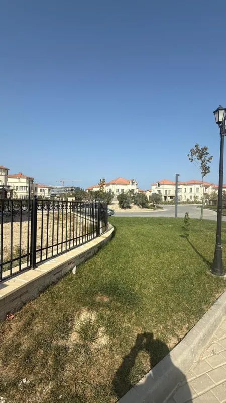 Satılır 8 otaqlı həyət evi 390 m²