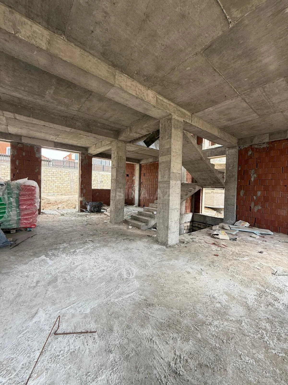 Satılır 8 otaqlı həyət evi 390 m²