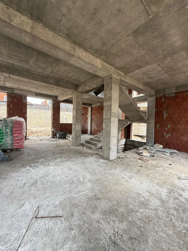 Satılır 8 otaqlı həyət evi 390 m²