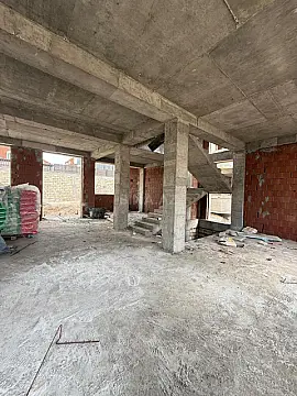 Satılır 8 otaqlı həyət evi 390 m²