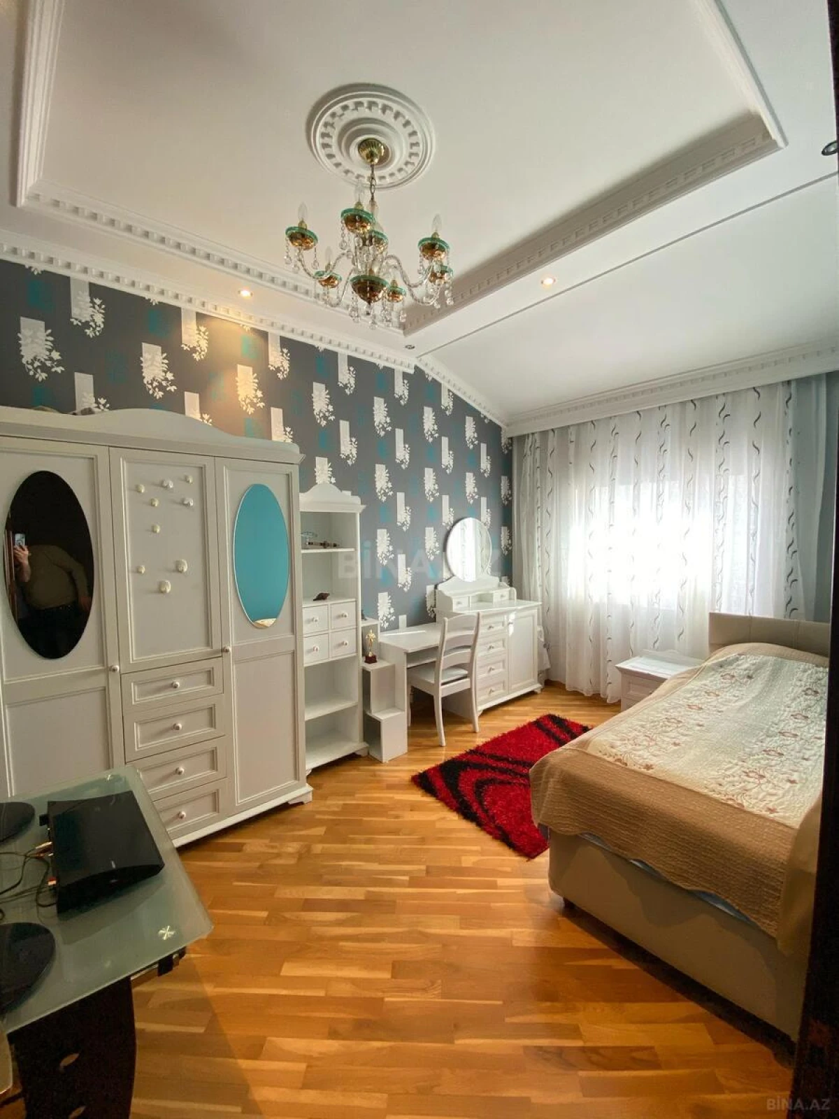 Satılır 3 otaqlı mənzil 133 m²