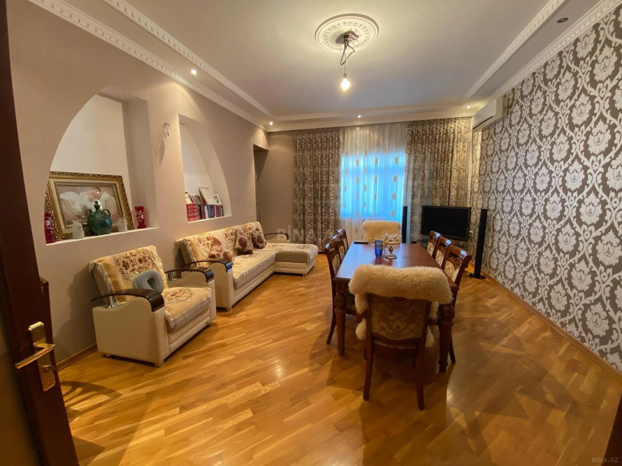 Satılır 3 otaqlı mənzil 133 m²
