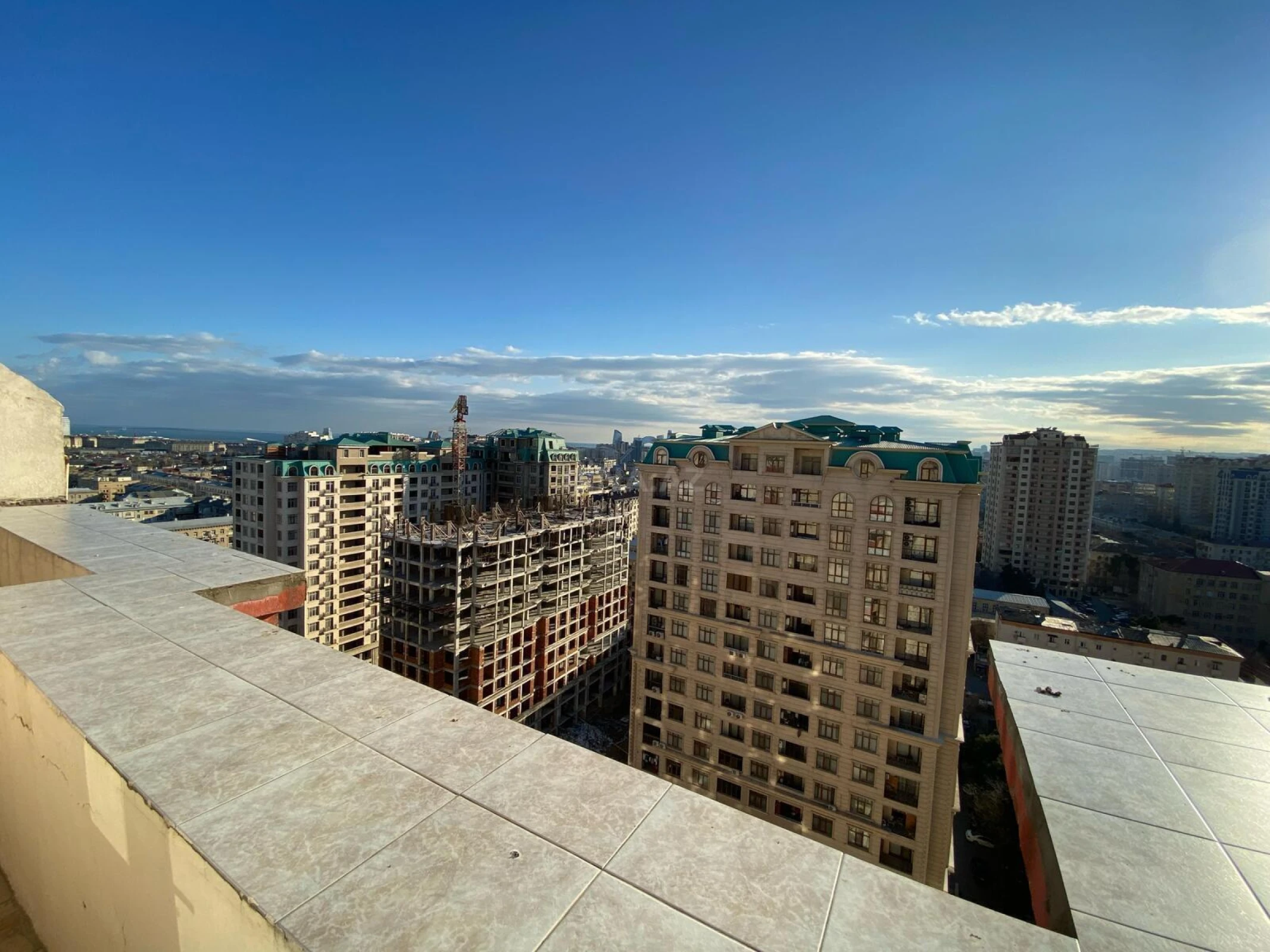 Satılır 3 otaqlı mənzil 133 m²