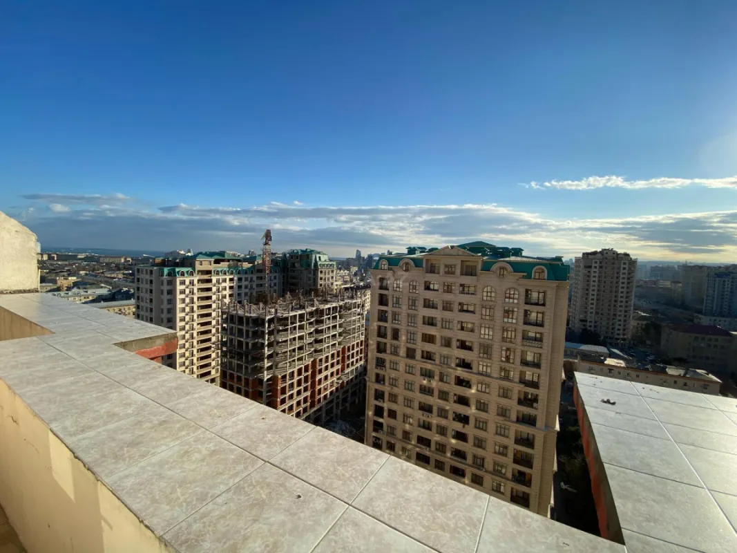 Satılır 3 otaqlı mənzil 133 m²