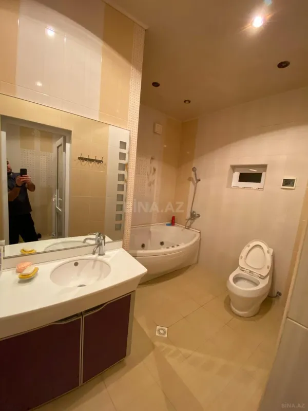 Satılır 3 otaqlı mənzil 133 m²