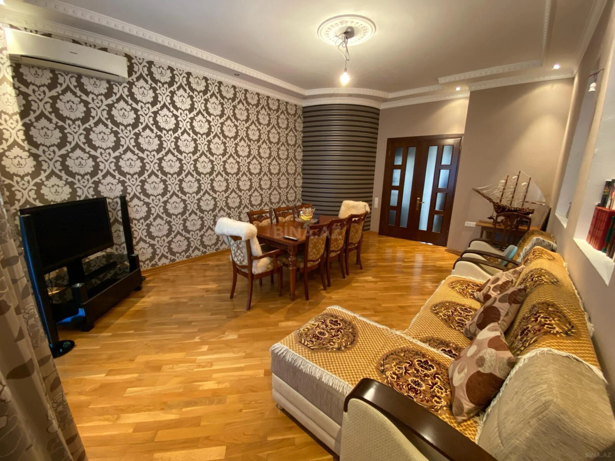 Satılır 3 otaqlı mənzil 133 m²