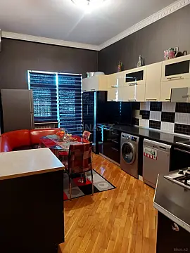 Satılır 3 otaqlı mənzil 133 m²
