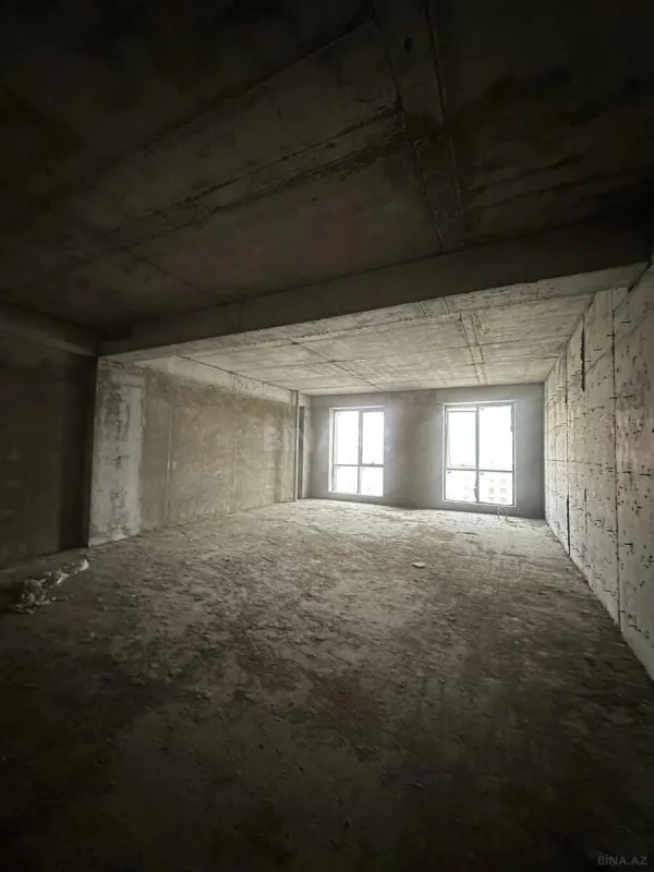 Satılır 4 otaqlı mənzil 242 m²