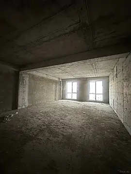 Satılır 4 otaqlı mənzil 242 m²