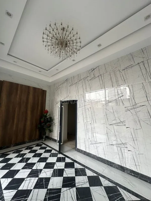 Satılır 4 otaqlı mənzil 242 m²