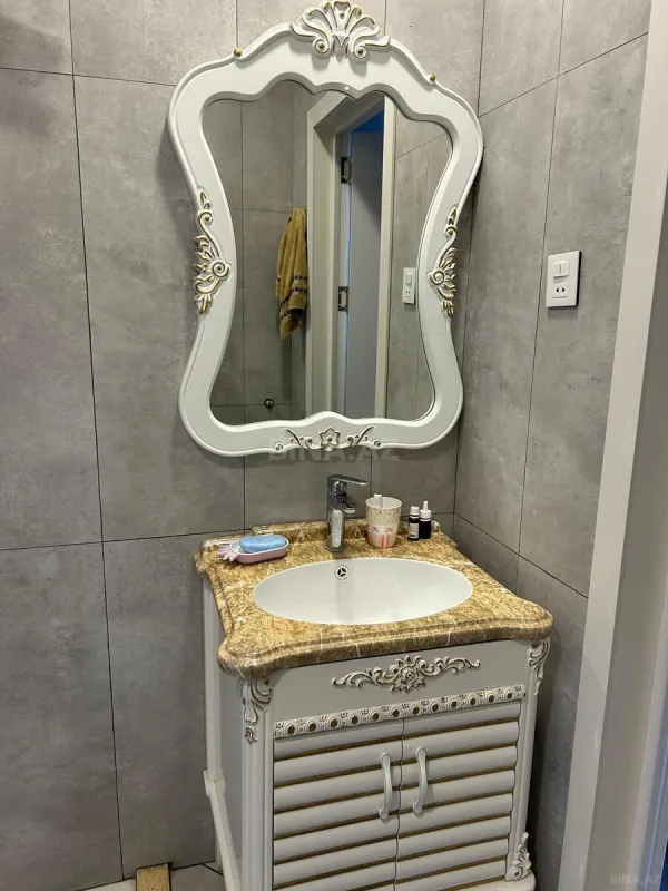 Satılır 5 otaqlı mənzil 230 m²