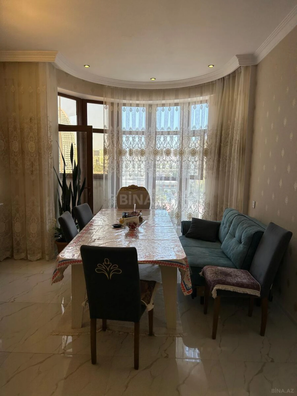 Satılır 5 otaqlı mənzil 230 m²