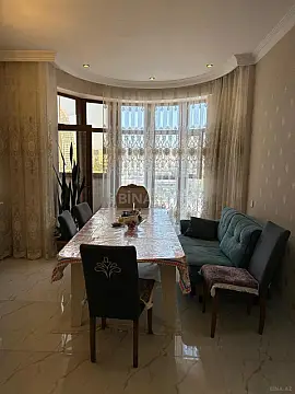 Satılır 5 otaqlı mənzil 230 m²