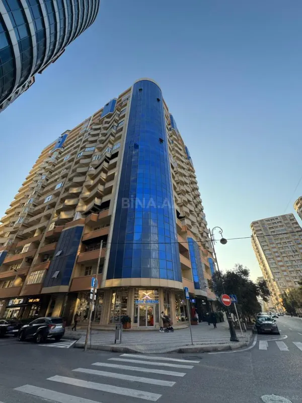 Satılır 3 otaqlı mənzil 125 m²