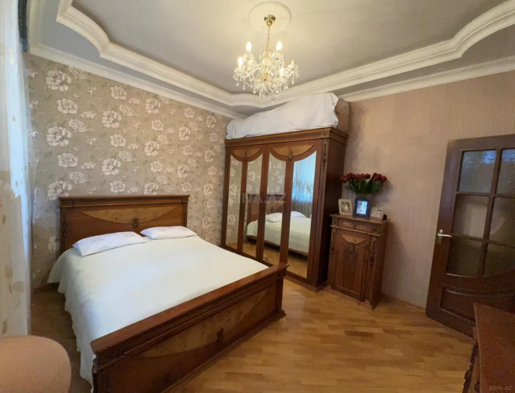 Satılır 4 otaqlı mənzil 120 m²