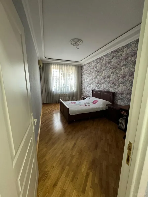 Satılır 4 otaqlı mənzil 120 m²