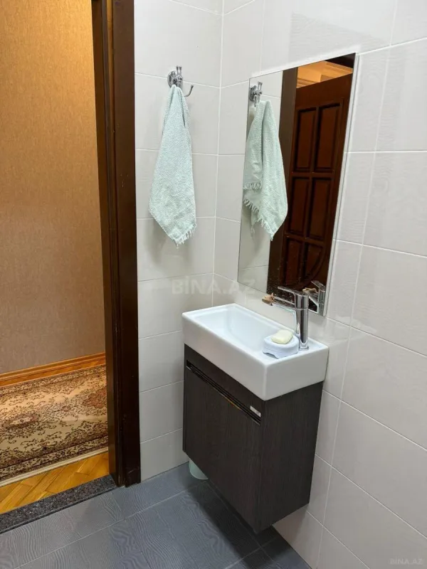 Satılır 4 otaqlı mənzil 120 m²