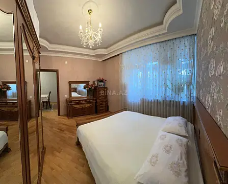 Satılır 4 otaqlı mənzil 120 m²