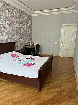 Satılır 4 otaqlı mənzil 120 m²