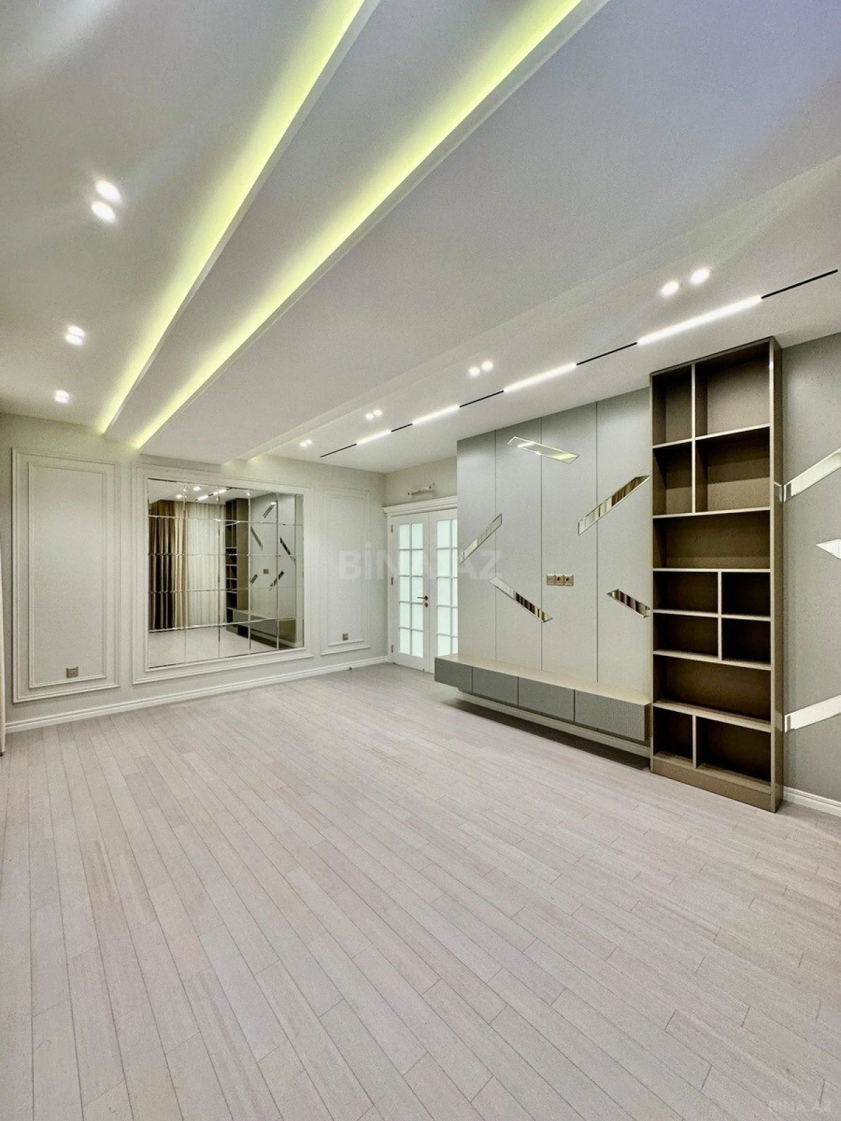 Satılır 3 otaqlı mənzil 129 m²