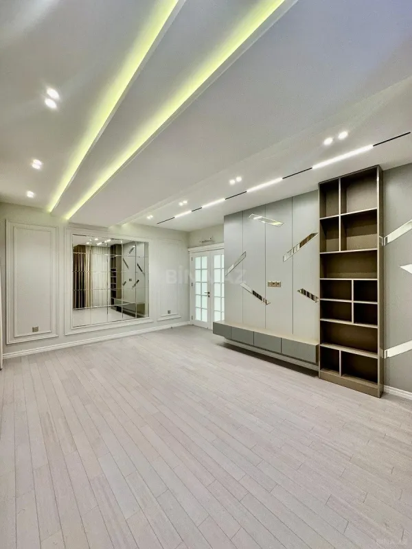 Satılır 3 otaqlı mənzil 129 m²