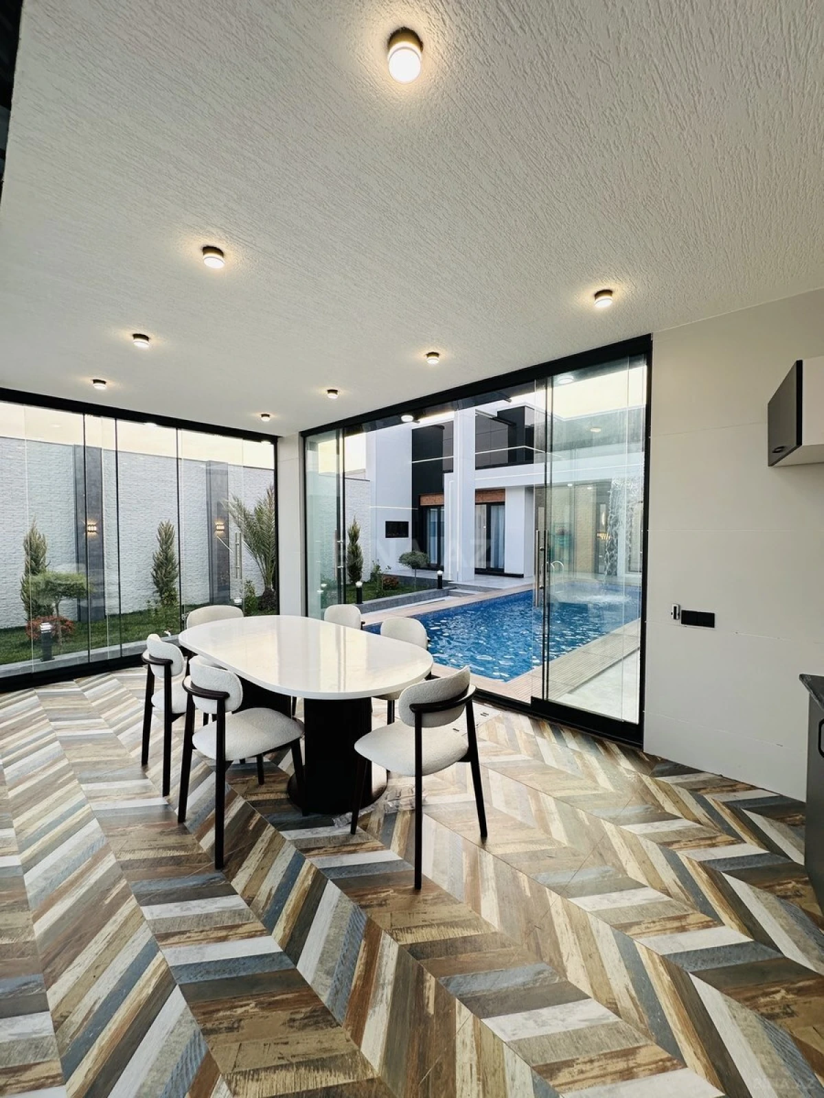 Satılır 4 otaqlı həyət evi 180 m²