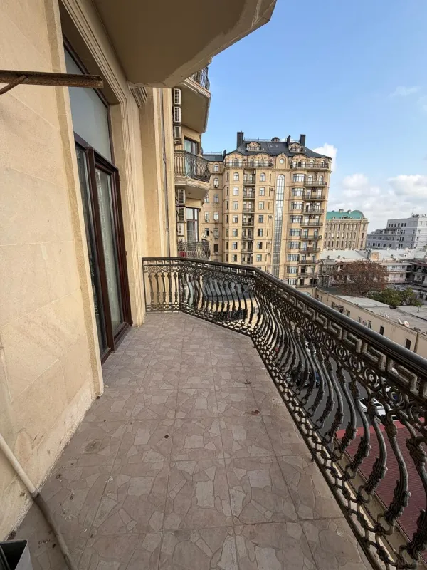 Satılır 3 otaqlı mənzil 150 m²