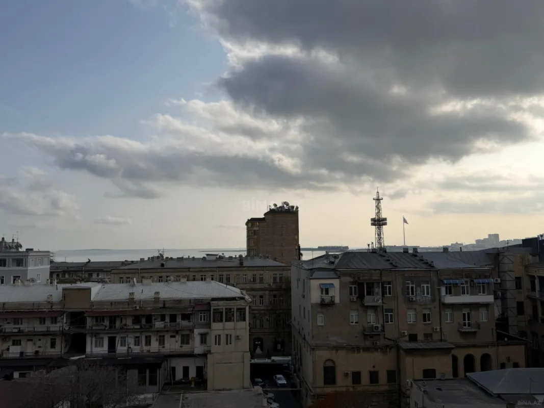 Satılır 3 otaqlı mənzil 150 m²