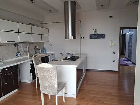 Satılır 3 otaqlı mənzil 150 m²