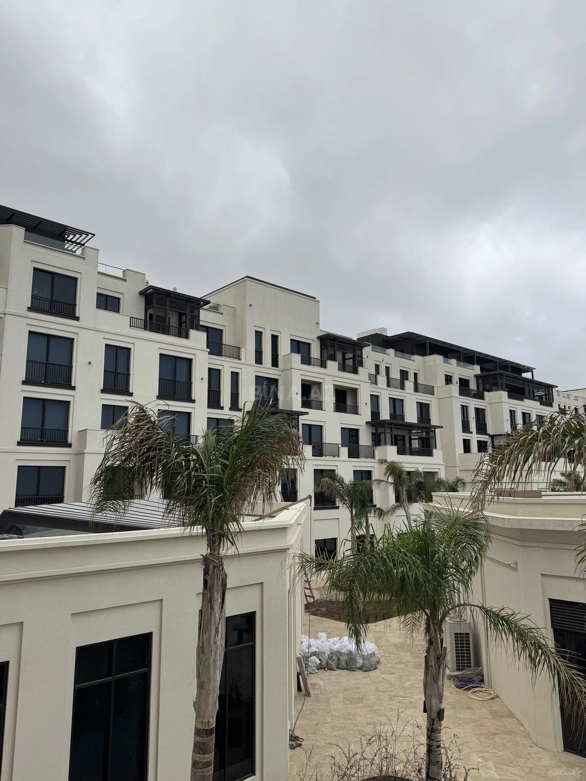 Satılır 2 otaqlı mənzil 100 m²