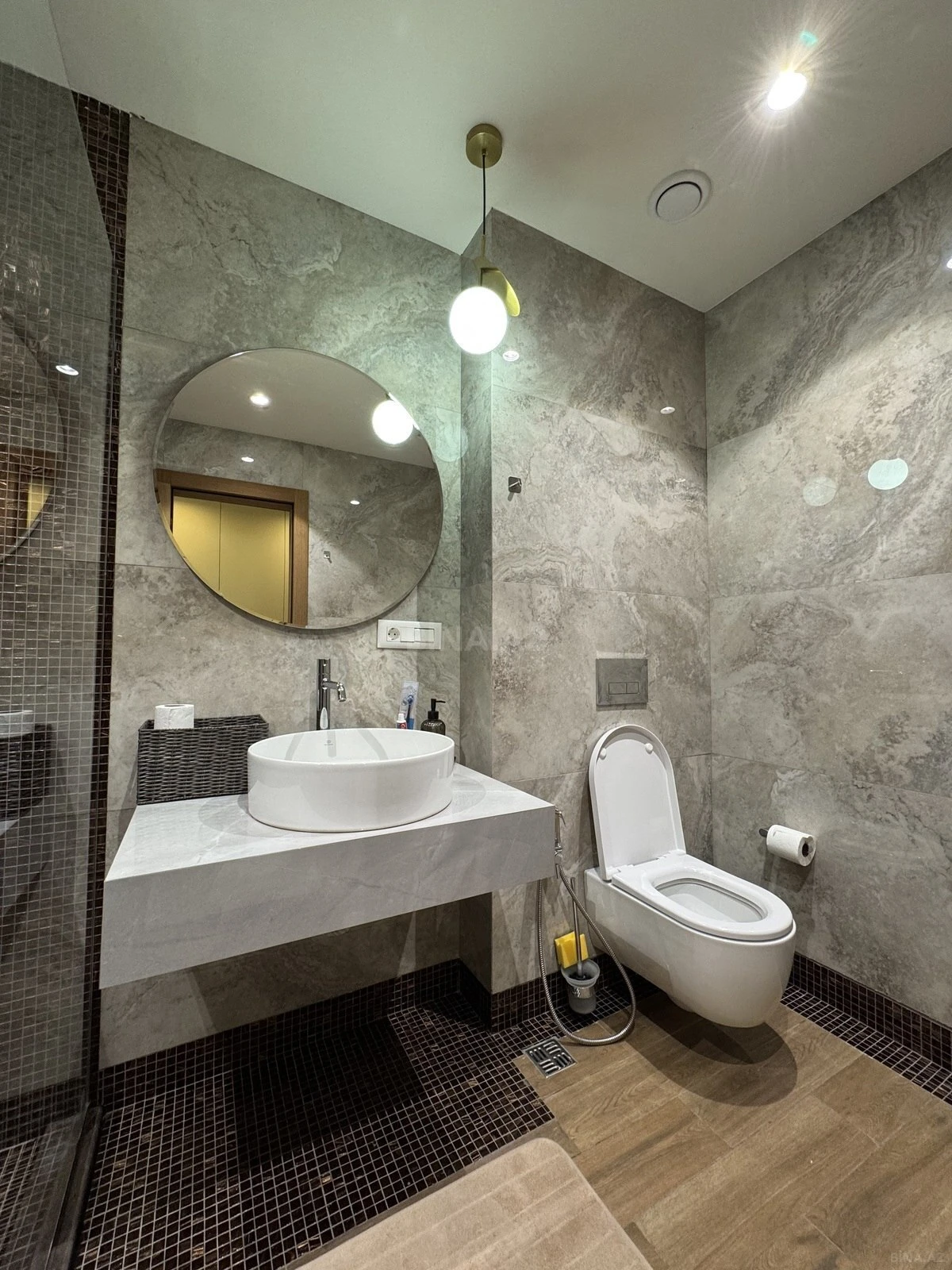 Satılır 2 otaqlı mənzil 100 m²