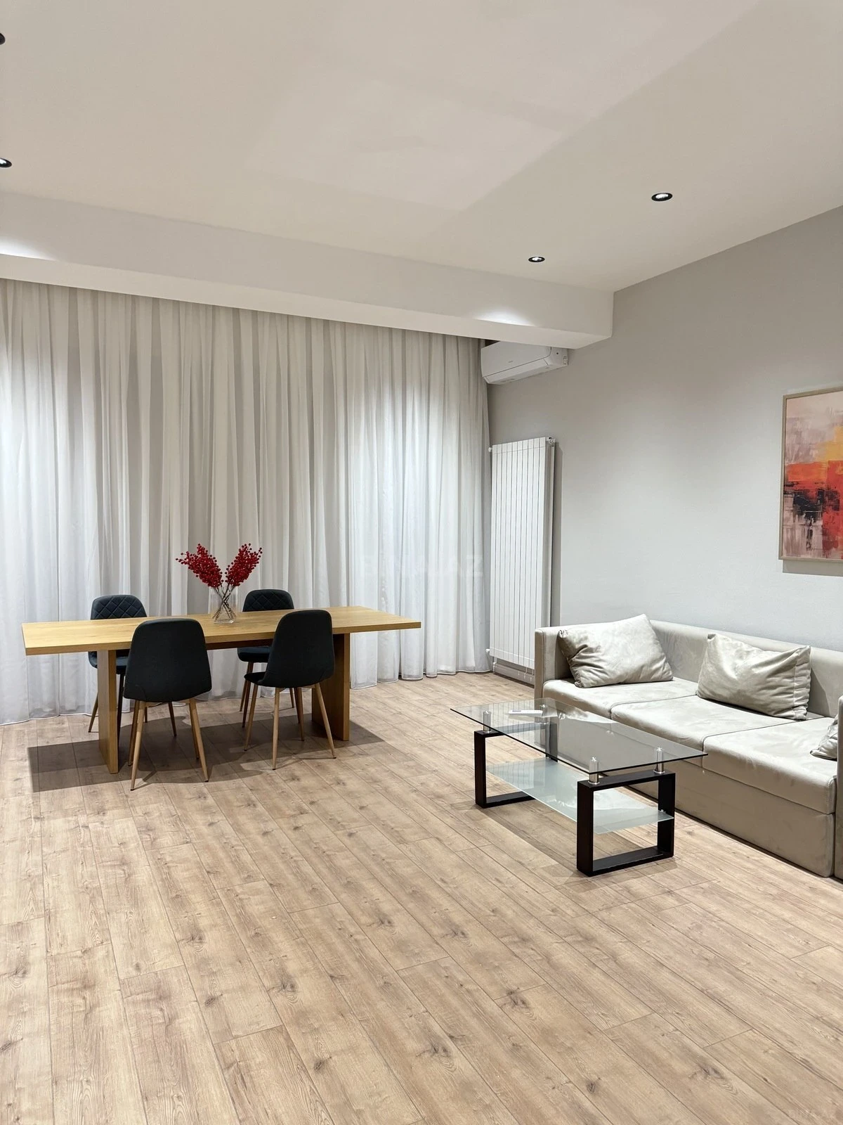 Kirayə verilir 2 otaqlı mənzil 90 m²