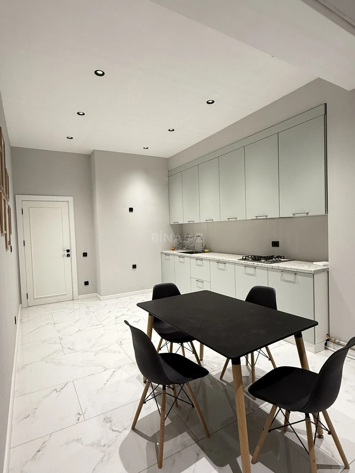 Kirayə verilir 2 otaqlı mənzil 90 m²