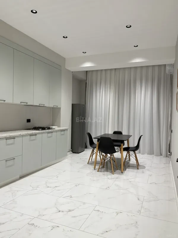 Kirayə verilir 2 otaqlı mənzil 90 m²