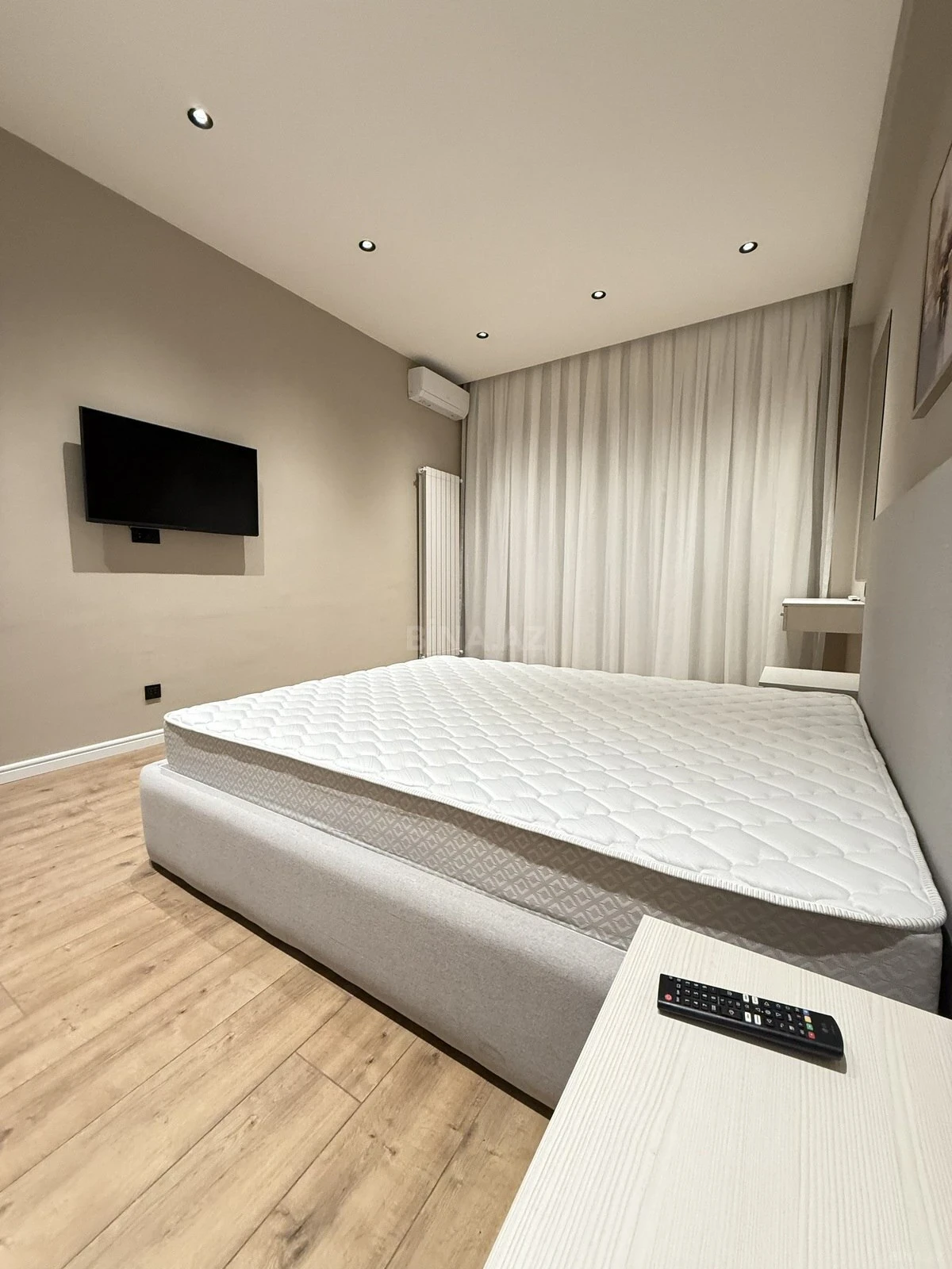 Kirayə verilir 2 otaqlı mənzil 90 m²