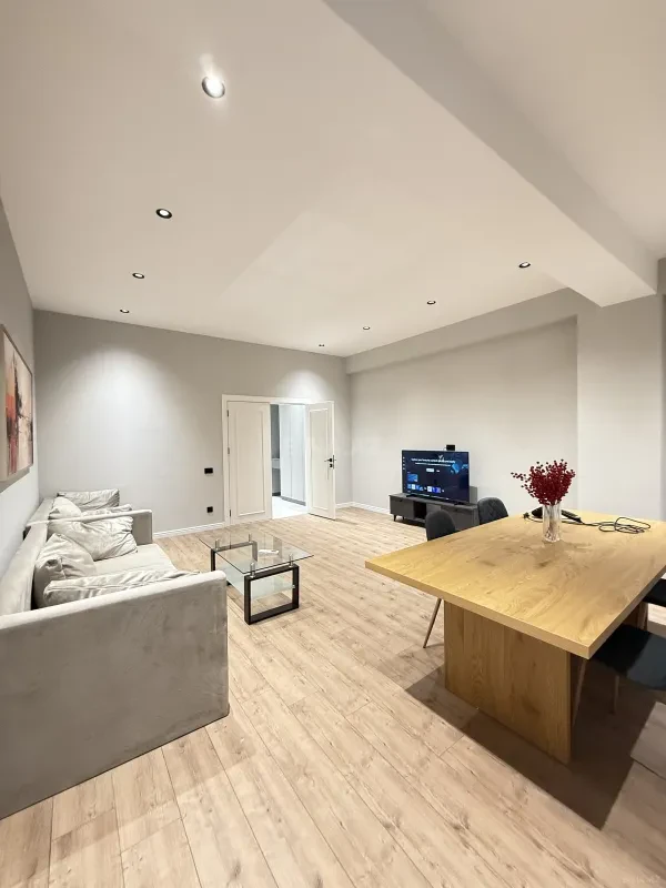Kirayə verilir 2 otaqlı mənzil 90 m²