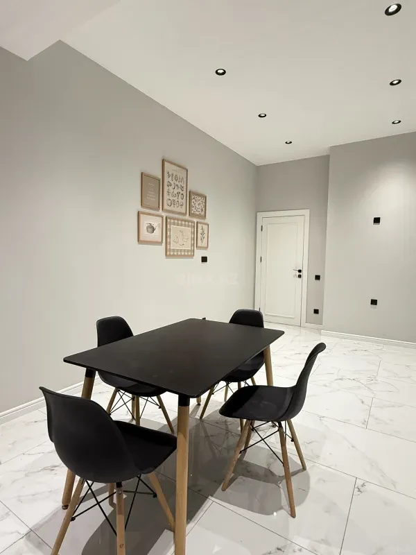 Kirayə verilir 2 otaqlı mənzil 90 m²