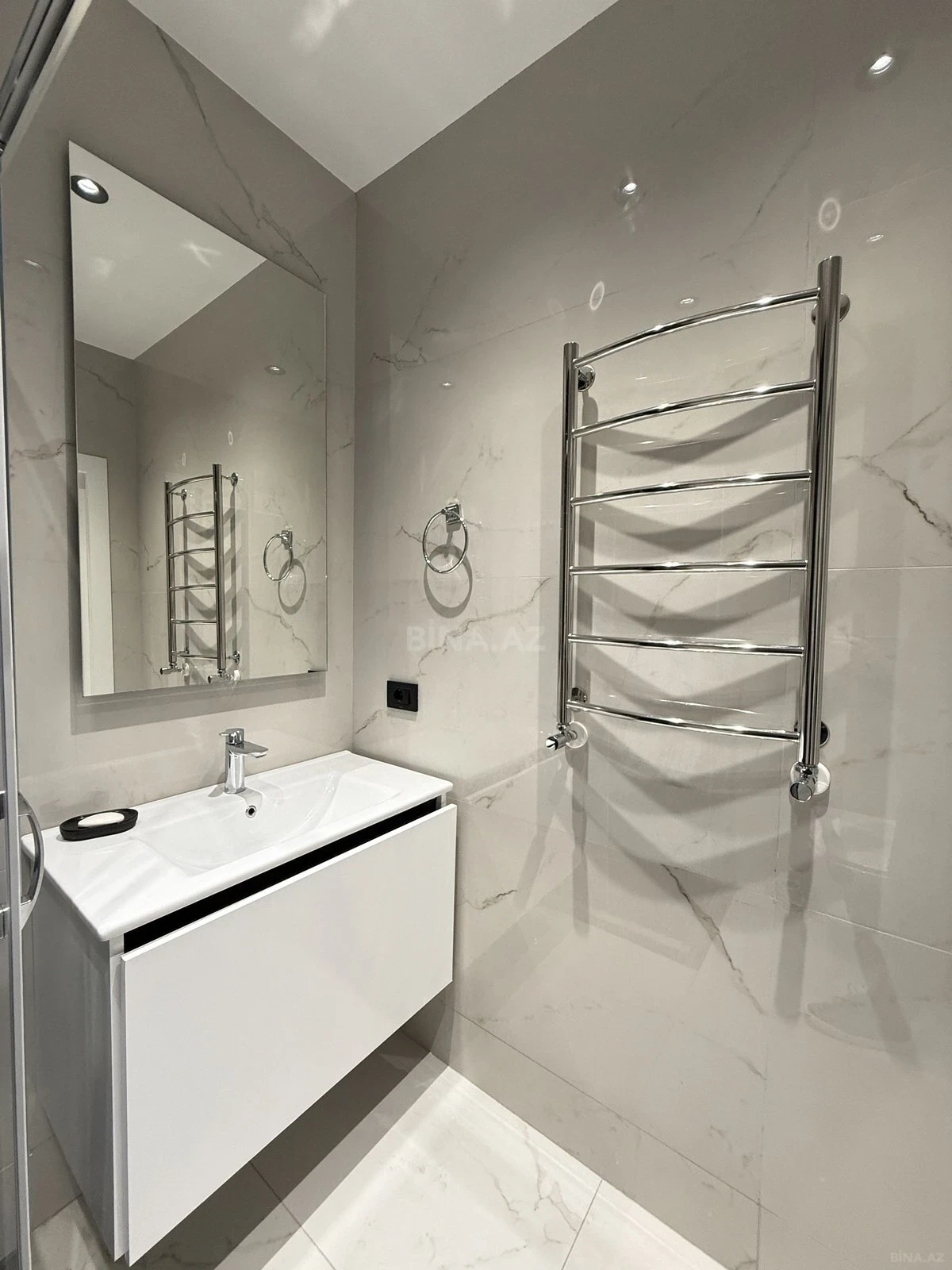 Kirayə verilir 2 otaqlı mənzil 90 m²
