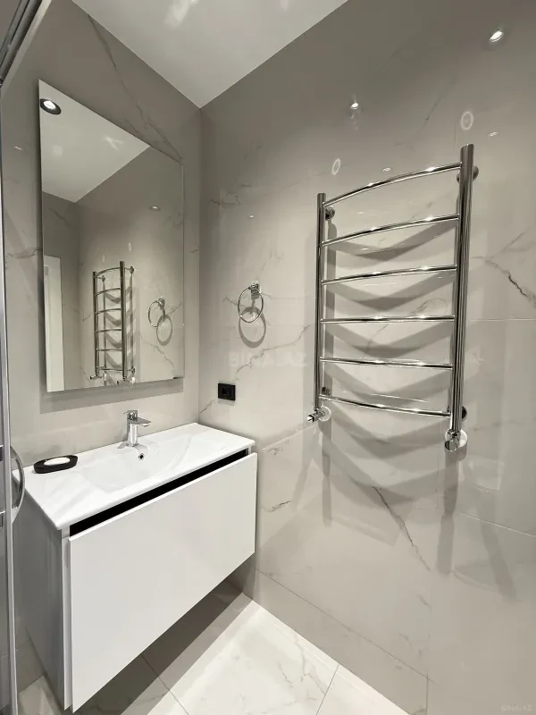 Kirayə verilir 2 otaqlı mənzil 90 m²