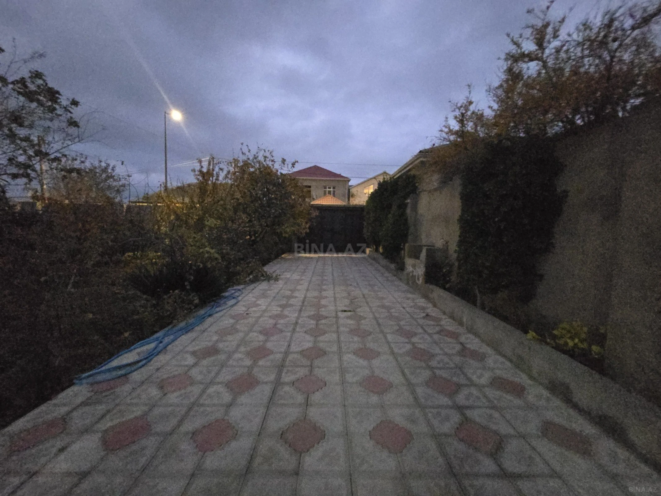 Satılır 8 otaqlı həyət evi 280 m²
