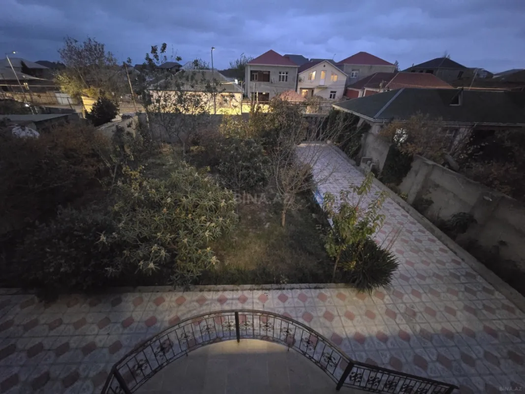 Satılır 8 otaqlı həyət evi 280 m²