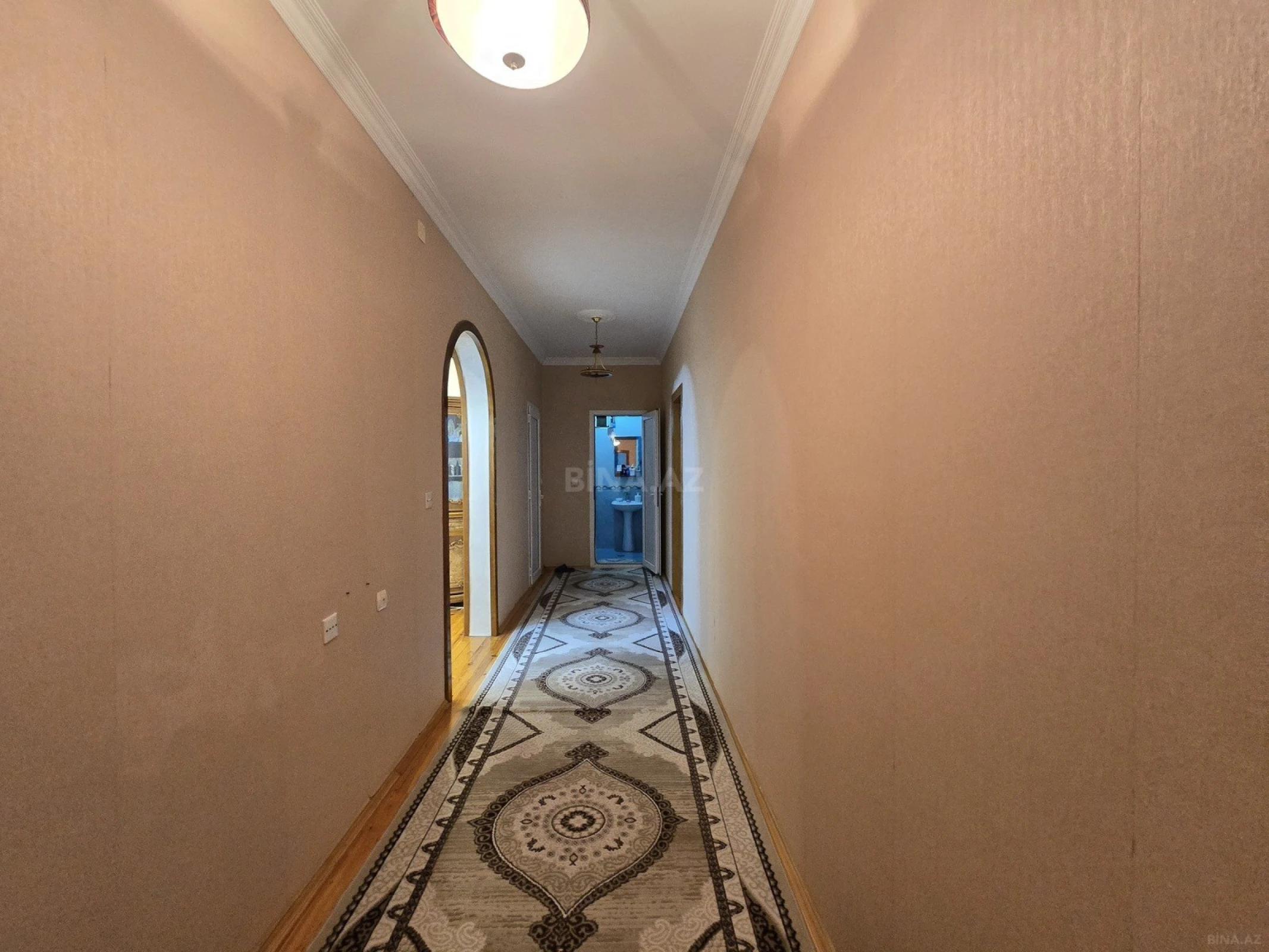 Satılır 8 otaqlı həyət evi 280 m²