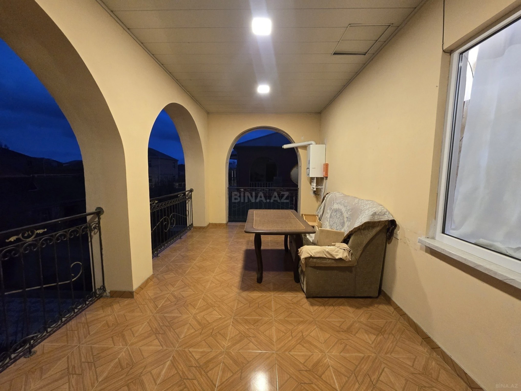 Satılır 8 otaqlı həyət evi 280 m²