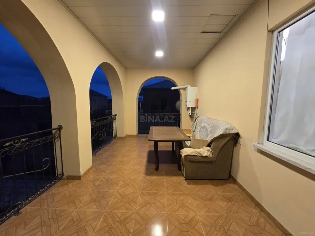Satılır 8 otaqlı həyət evi 280 m²