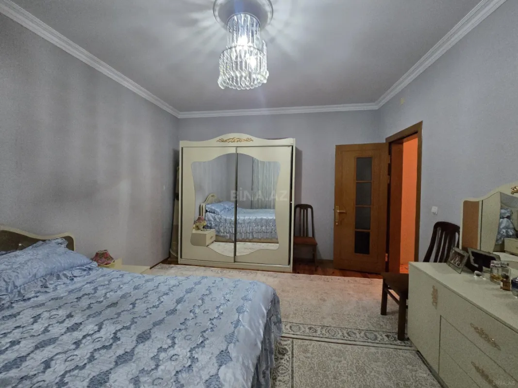 Satılır 8 otaqlı həyət evi 280 m²