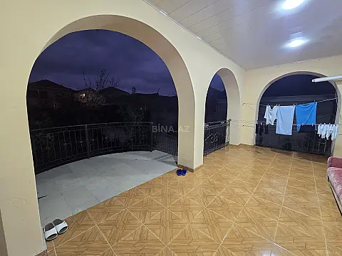 Satılır 8 otaqlı həyət evi 280 m²