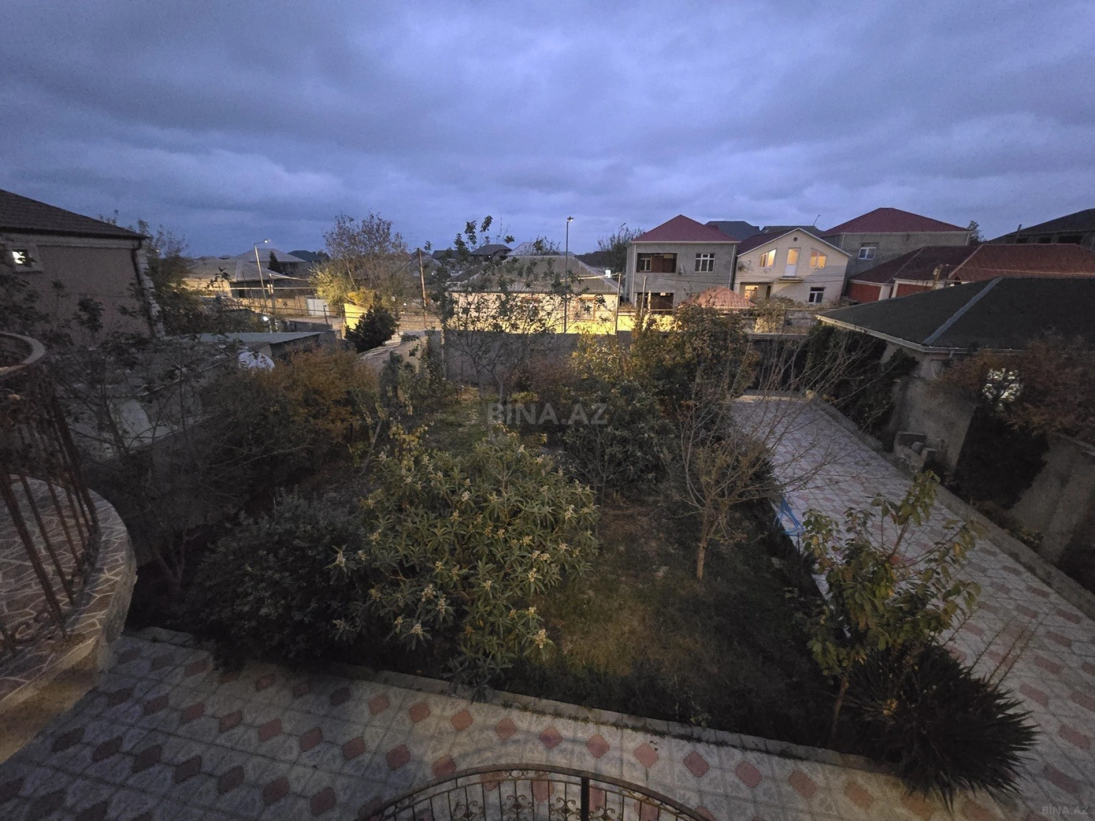 Satılır 8 otaqlı həyət evi 280 m²