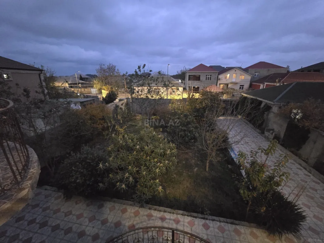 Satılır 8 otaqlı həyət evi 280 m²