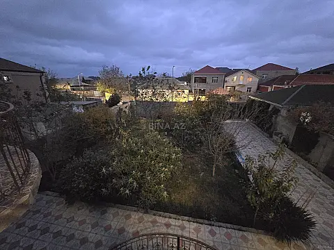 Satılır 8 otaqlı həyət evi 280 m²